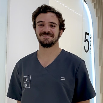 dr-miguel-garcia-equipo-blasmaxilo-dentista-granada