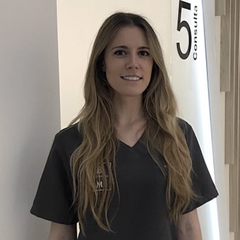 dra-elvira-cervantes-equipo-blasmaxilo-dentista-granada